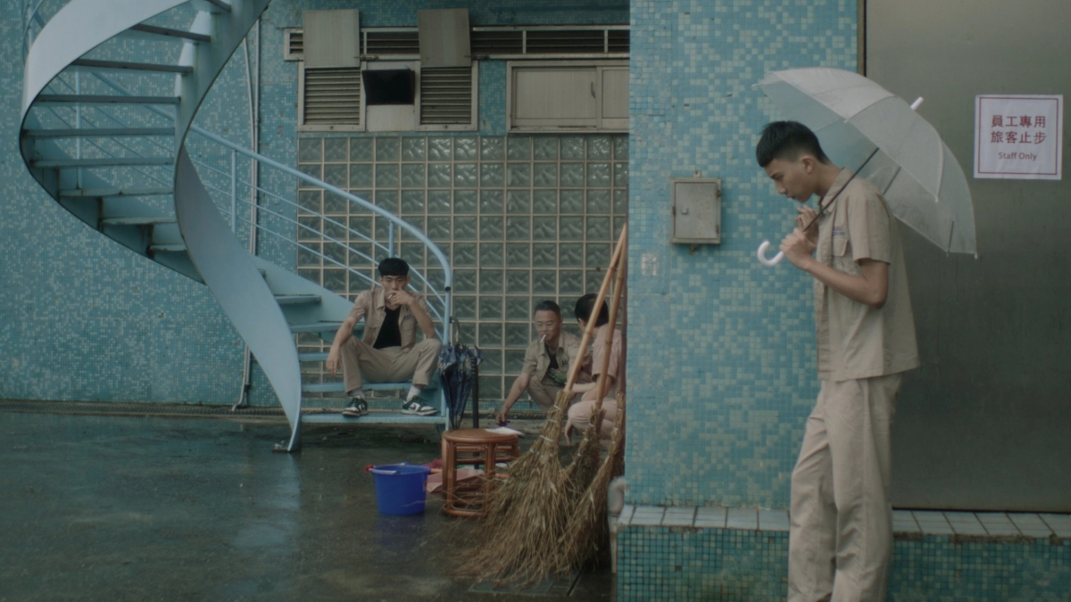 Đêm hè ẩm ướt (Boy Drenched in Water)